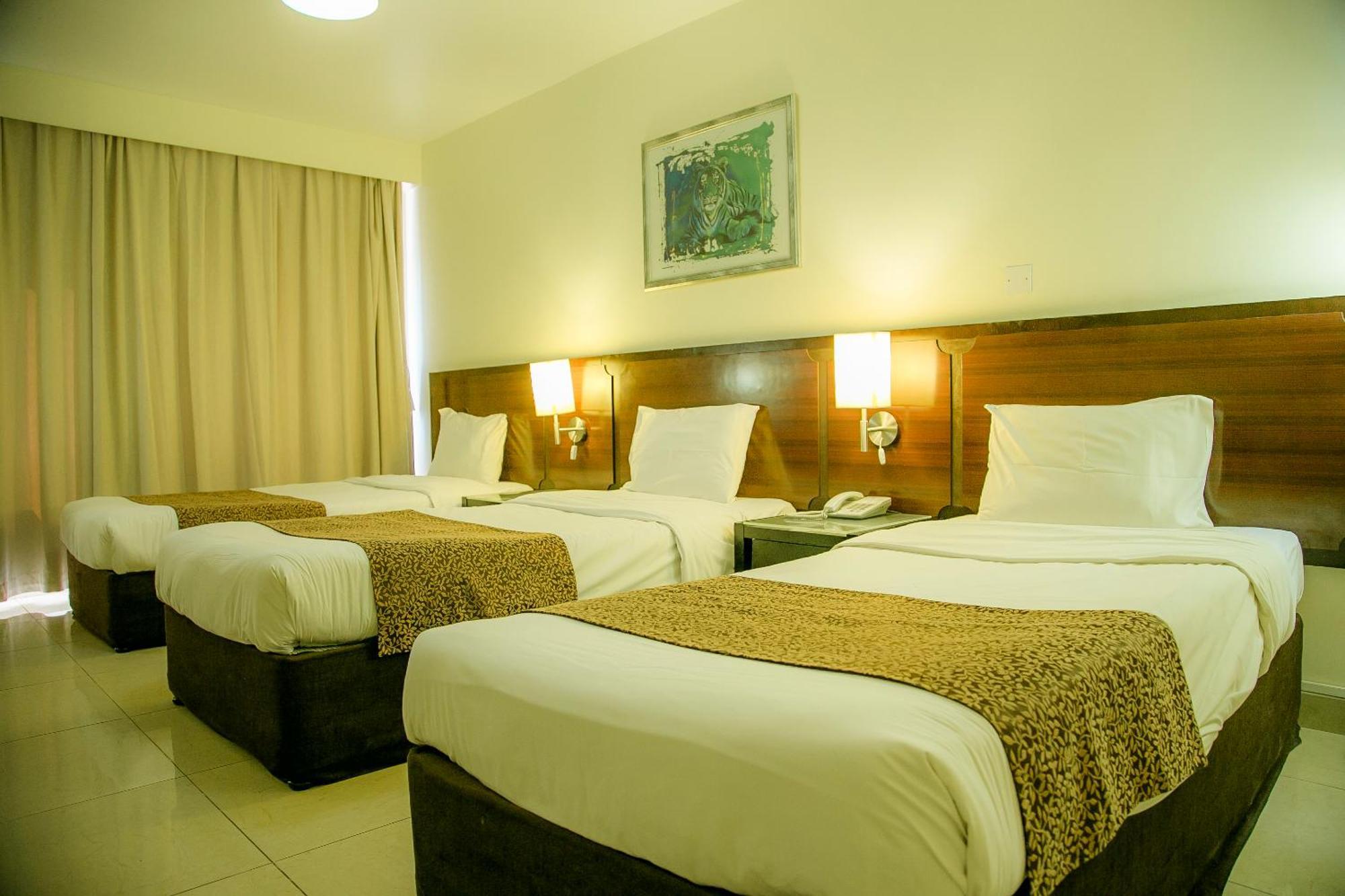 Phoenicia Grand Hotel Дубай Экстерьер фото